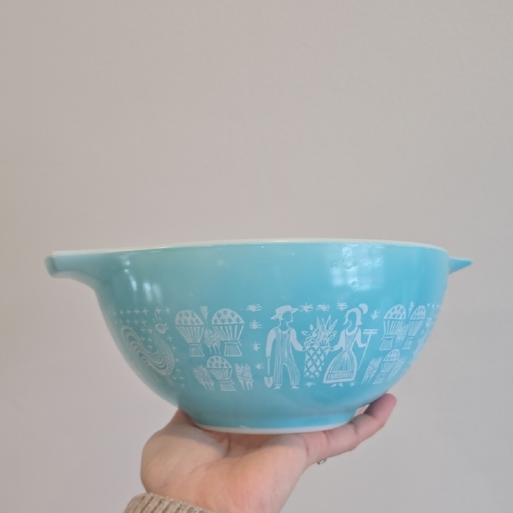 Vintage Pyrex Amish Butterprint Set of 2 Turquoise Cinderella Nesting bowls - Picture 7 of 10